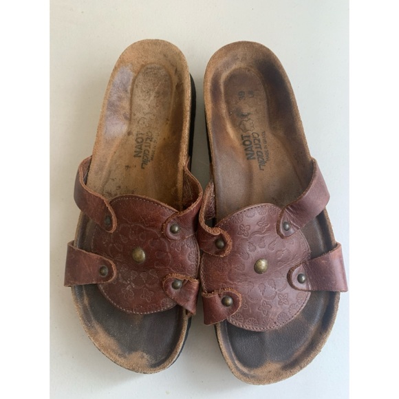 Naot Tooled Leather Medallion Sandals Women’s Size 39 - Picture 2 of 5